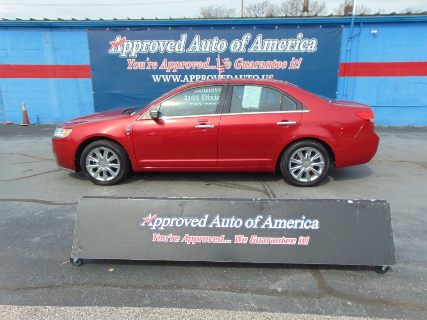 2012 Red Lincoln MKZ (3LNHL2JC9CR) with an V6 3.5 Liter engine, Automatic, 6-Spd w/SelectShift transmission, located at 2105 Dixie Hwy, Louisville, KY, 40210, (502) 772-3333, 38.220932, -85.795441 - Photo#0