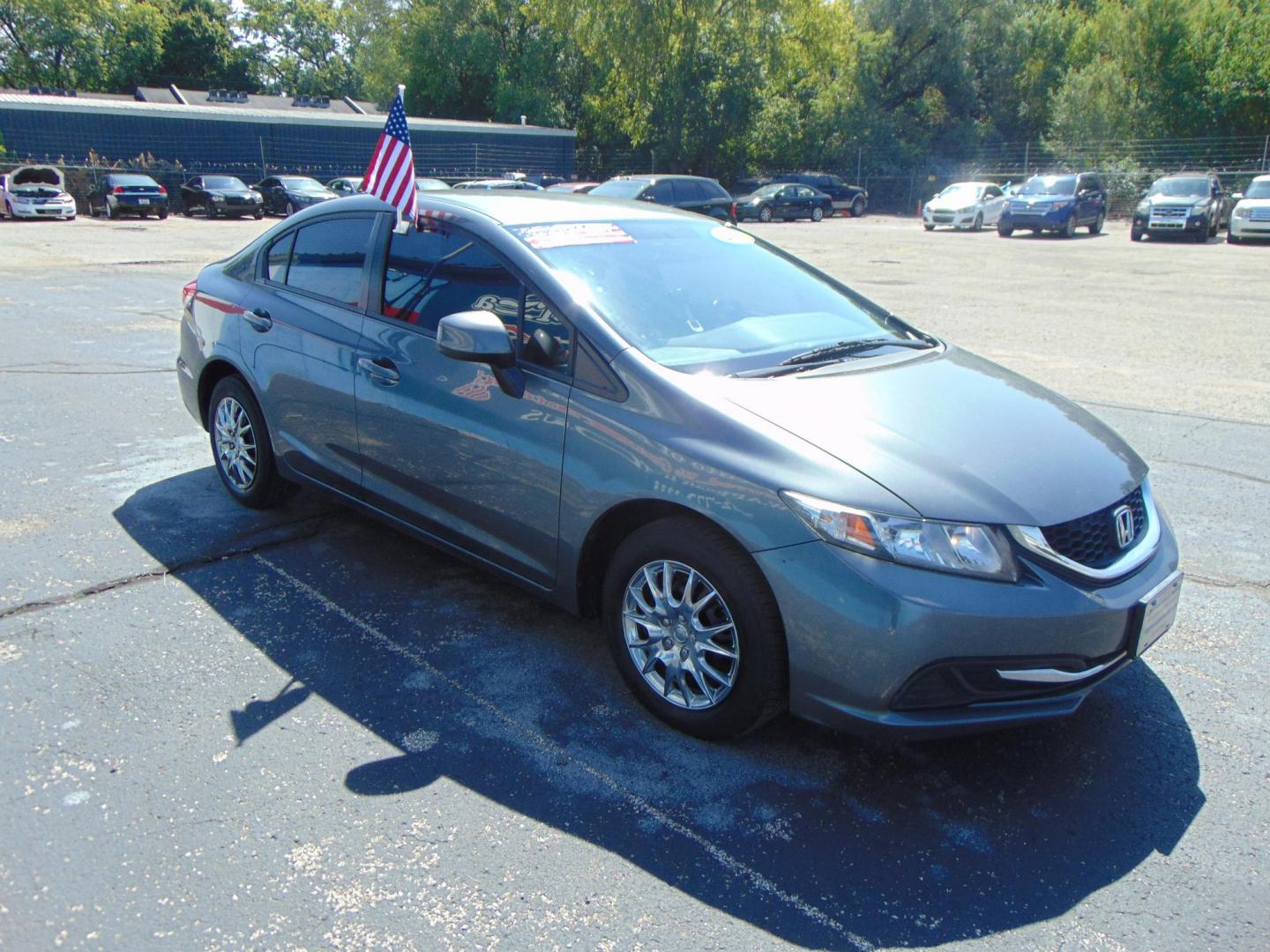 2013 Gray Honda Civic (19XFB2F52DE) with an 4-Cyl i-VTEC 1.8 Liter engine, Automatic, 5-Spd transmission, located at 2105 Dixie Hwy, Louisville, KY, 40210, (502) 772-3333, 38.220932, -85.795441 - Photo#3