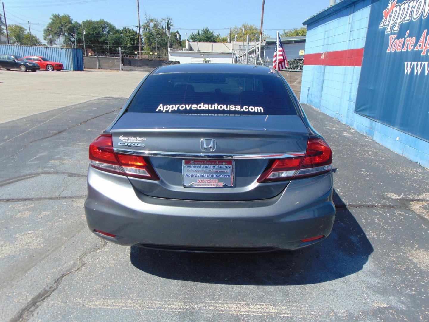 2013 Gray Honda Civic (19XFB2F52DE) with an 4-Cyl i-VTEC 1.8 Liter engine, Automatic, 5-Spd transmission, located at 2105 Dixie Hwy, Louisville, KY, 40210, (502) 772-3333, 38.220932, -85.795441 - Photo#6