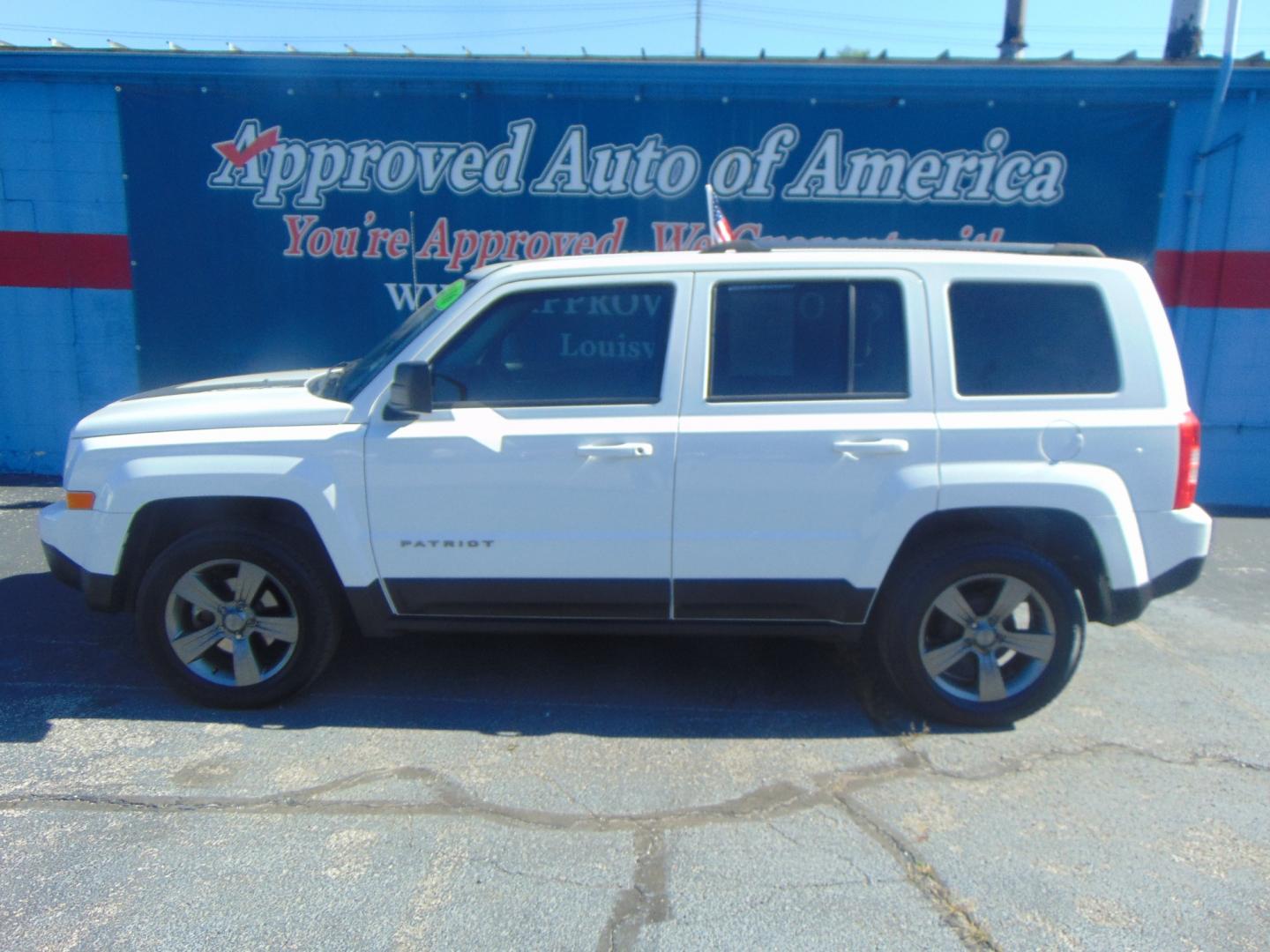 2016 White Jeep Patriot (1C4NJPBA1GD) with an 4-Cyl 2.4 Liter engine, Auto, 6-Spd AutoStick transmission, located at 2105 Dixie Hwy, Louisville, KY, 40210, (502) 772-3333, 38.220932, -85.795441 - Photo#0