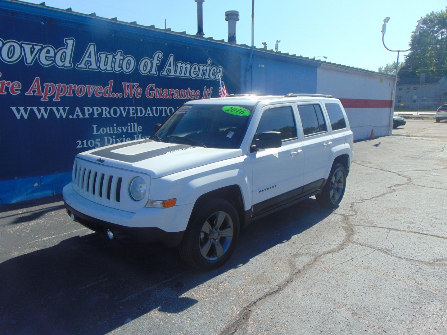 2016 White Jeep Patriot (1C4NJPBA1GD) with an 4-Cyl 2.4 Liter engine, Auto, 6-Spd AutoStick transmission, located at 2105 Dixie Hwy, Louisville, KY, 40210, (502) 772-3333, 38.220932, -85.795441 - Photo#1