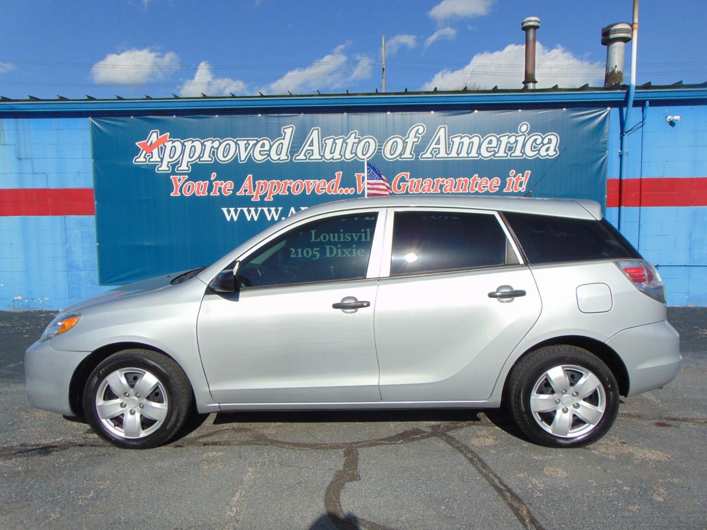 2007 Silver Toyota Matrix (2T1KR32E67C) with an 4-Cyl 1.8 Liter engine, Automatic transmission, located at 2105 Dixie Hwy, Louisville, KY, 40210, (502) 772-3333, 38.220932, -85.795441 - Photo#0