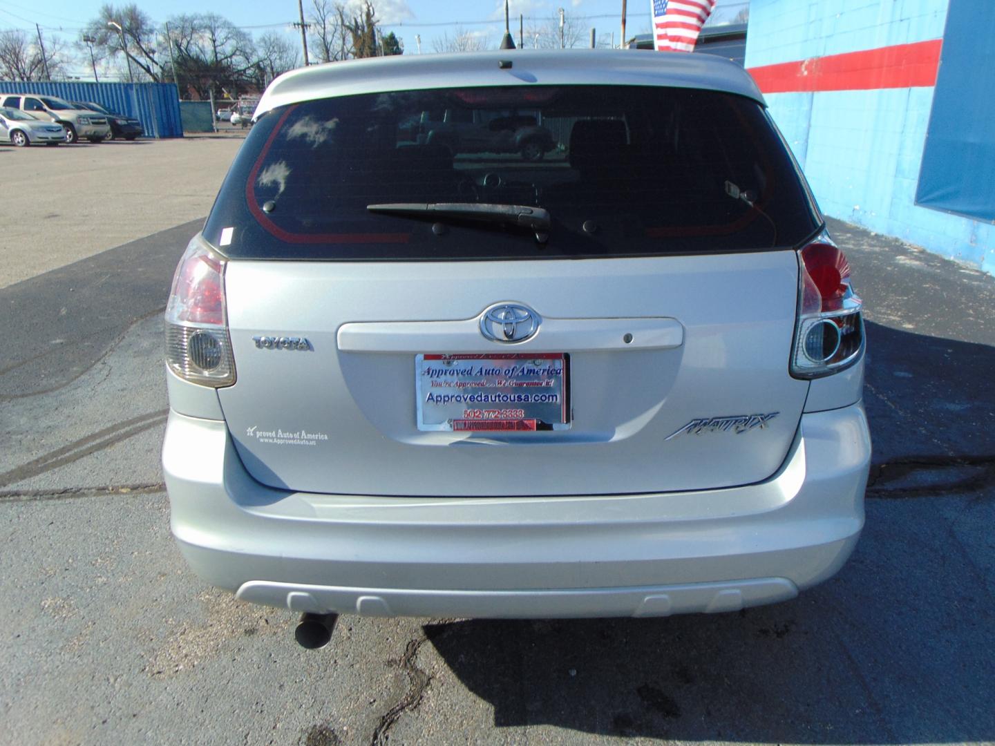 2007 Silver Toyota Matrix (2T1KR32E67C) with an 4-Cyl 1.8 Liter engine, Automatic transmission, located at 2105 Dixie Hwy, Louisville, KY, 40210, (502) 772-3333, 38.220932, -85.795441 - Photo#7