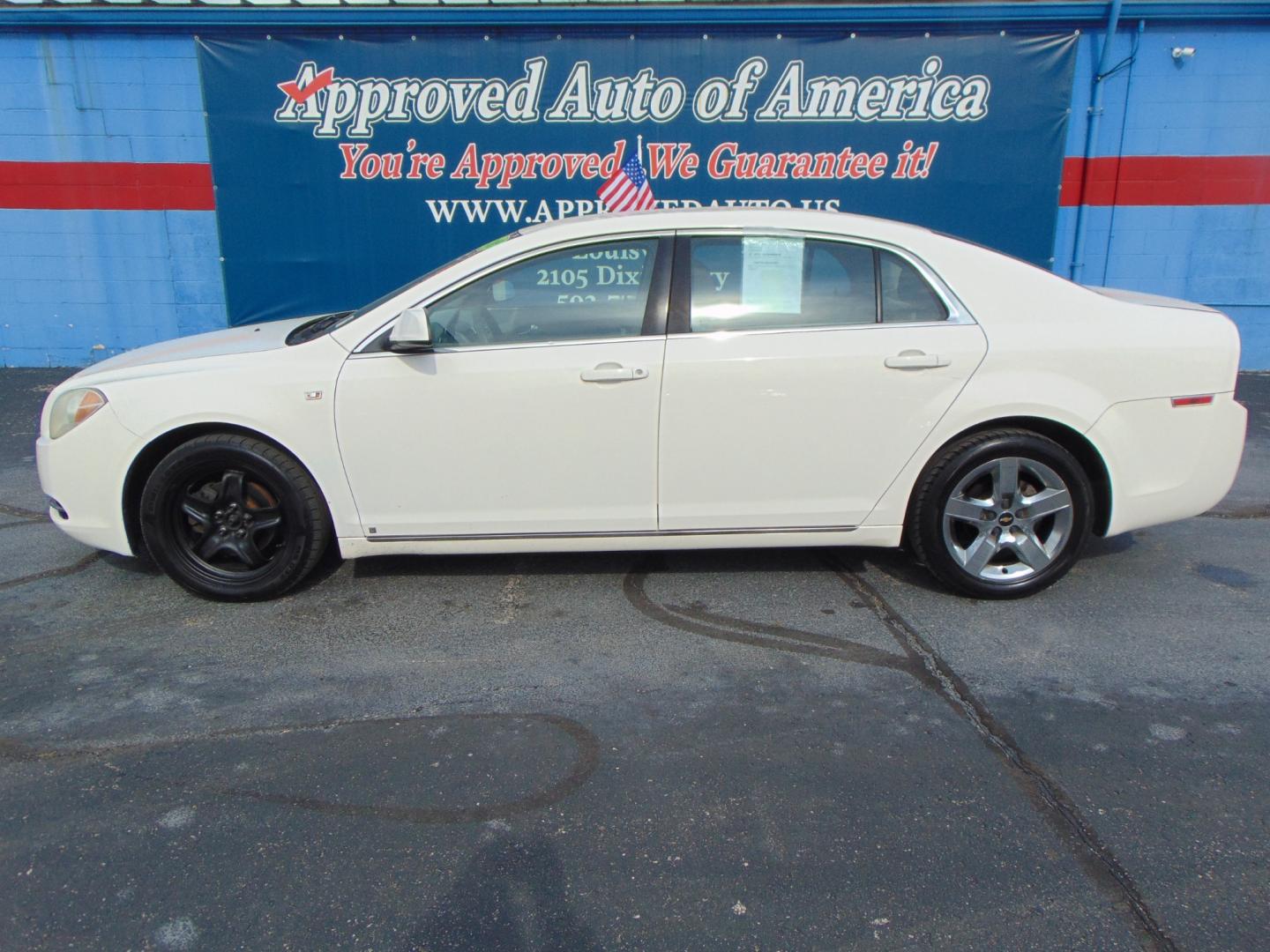 2008 White Chevrolet Malibu (1G1ZH57B68F) with an 4-Cyl 2.4 Liter engine, Automatic, 4-Spd w/Overdrive transmission, located at 2105 Dixie Hwy, Louisville, KY, 40210, (502) 772-3333, 38.220932, -85.795441 - Photo#0