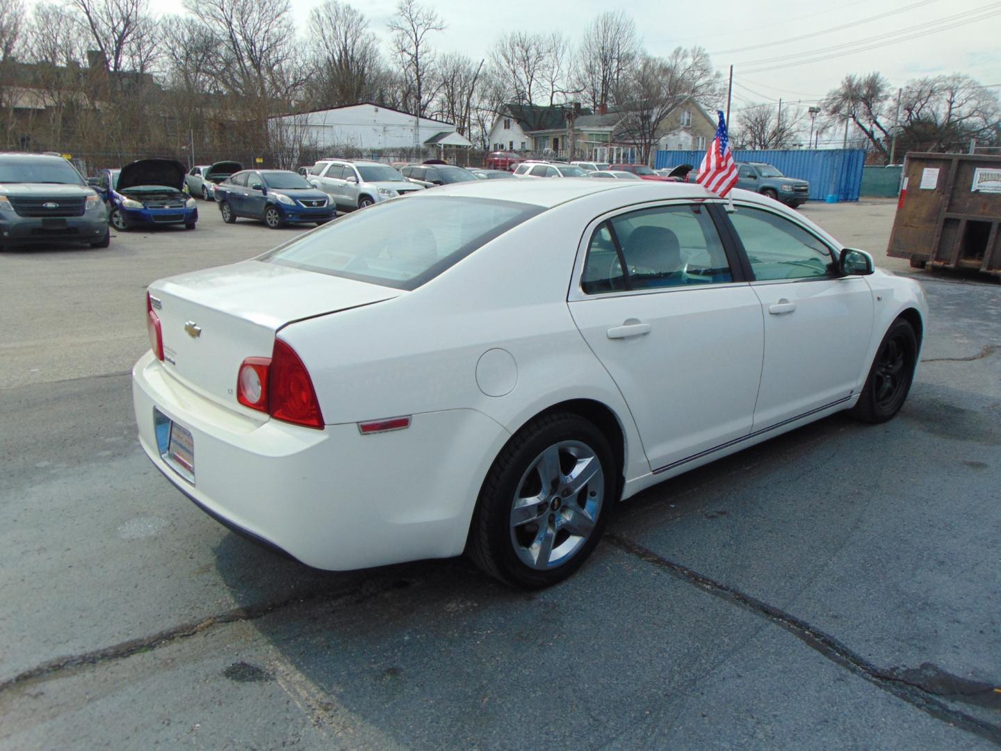 2008 White Chevrolet Malibu (1G1ZH57B68F) with an 4-Cyl 2.4 Liter engine, Automatic, 4-Spd w/Overdrive transmission, located at 2105 Dixie Hwy, Louisville, KY, 40210, (502) 772-3333, 38.220932, -85.795441 - Photo#6