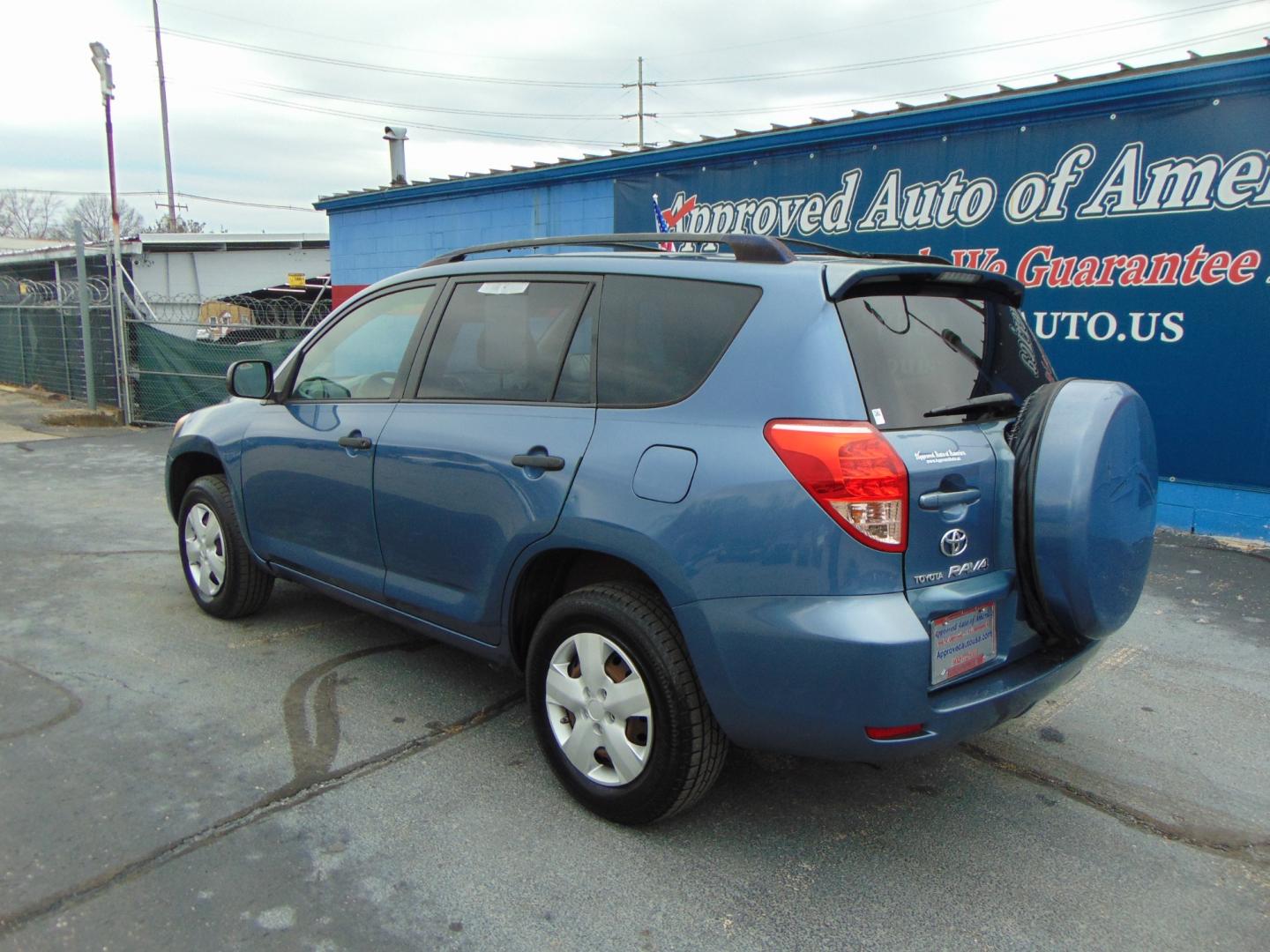 2008 Blue Toyota RAV4 (JTMZD33V386) with an 4-Cyl 2.4 Liter engine, Automatic, 4-Spd transmission, located at 2105 Dixie Hwy, Louisville, KY, 40210, (502) 772-3333, 38.220932, -85.795441 - We're Kentuckiana's Number 1 Buy Here Pay Here and 2nd chance finance dealership! Conveniently located in central Louisville, Kentucky and right across the Ohio river from Southern Indiana we strive to provide clean dependable used cars, trucks, vans and SUV’s with affordable down payments and pay - Photo#9