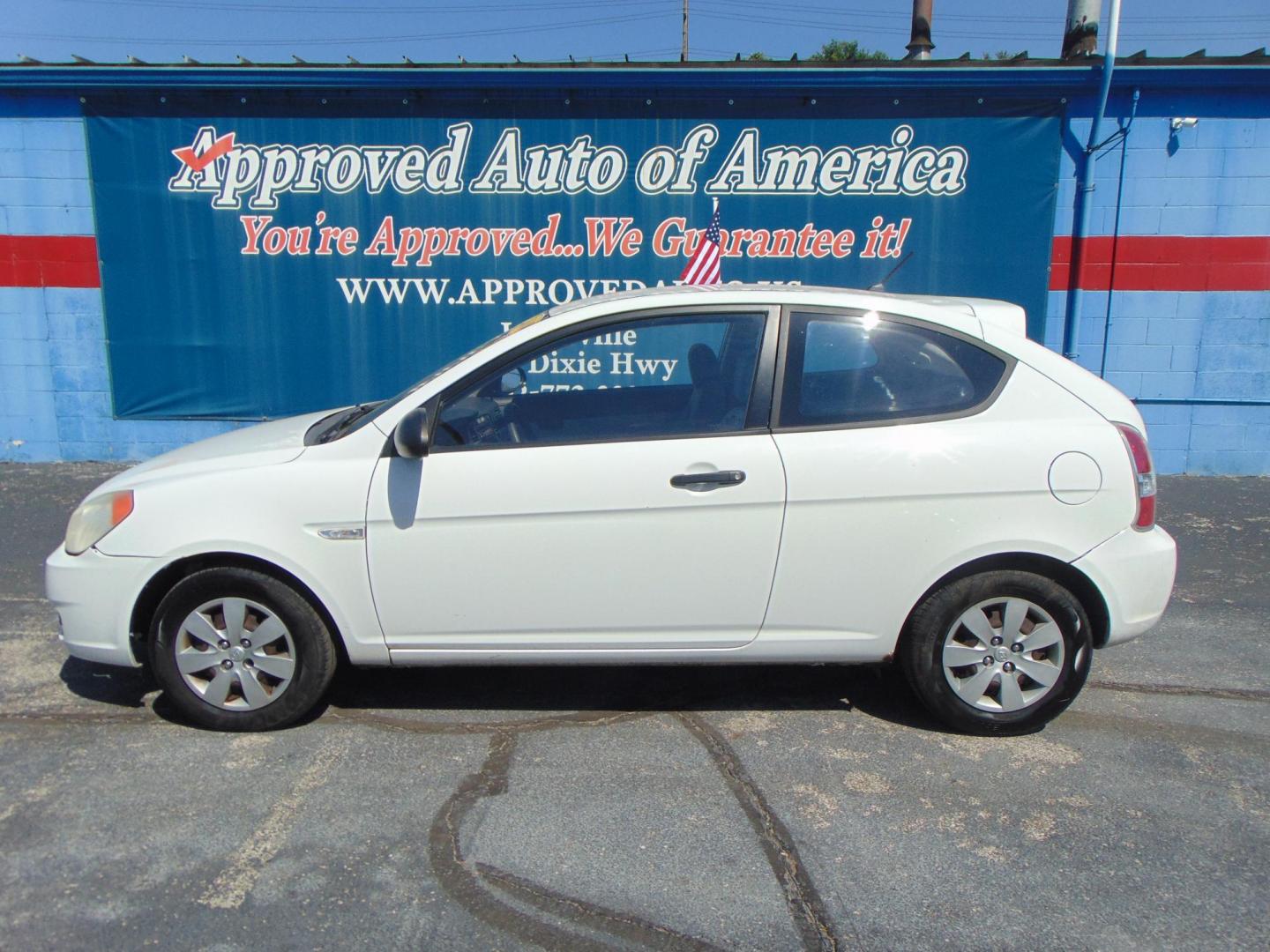 2008 White Hyundai Accent (KMHCM36C88U) with an 4-Cyl 1.6 Liter engine, Automatic, 4-Spd w/Overdrive transmission, located at 2105 Dixie Hwy, Louisville, KY, 40210, (502) 772-3333, 38.220932, -85.795441 - Unable to interpret response, please check raw response - Photo#0