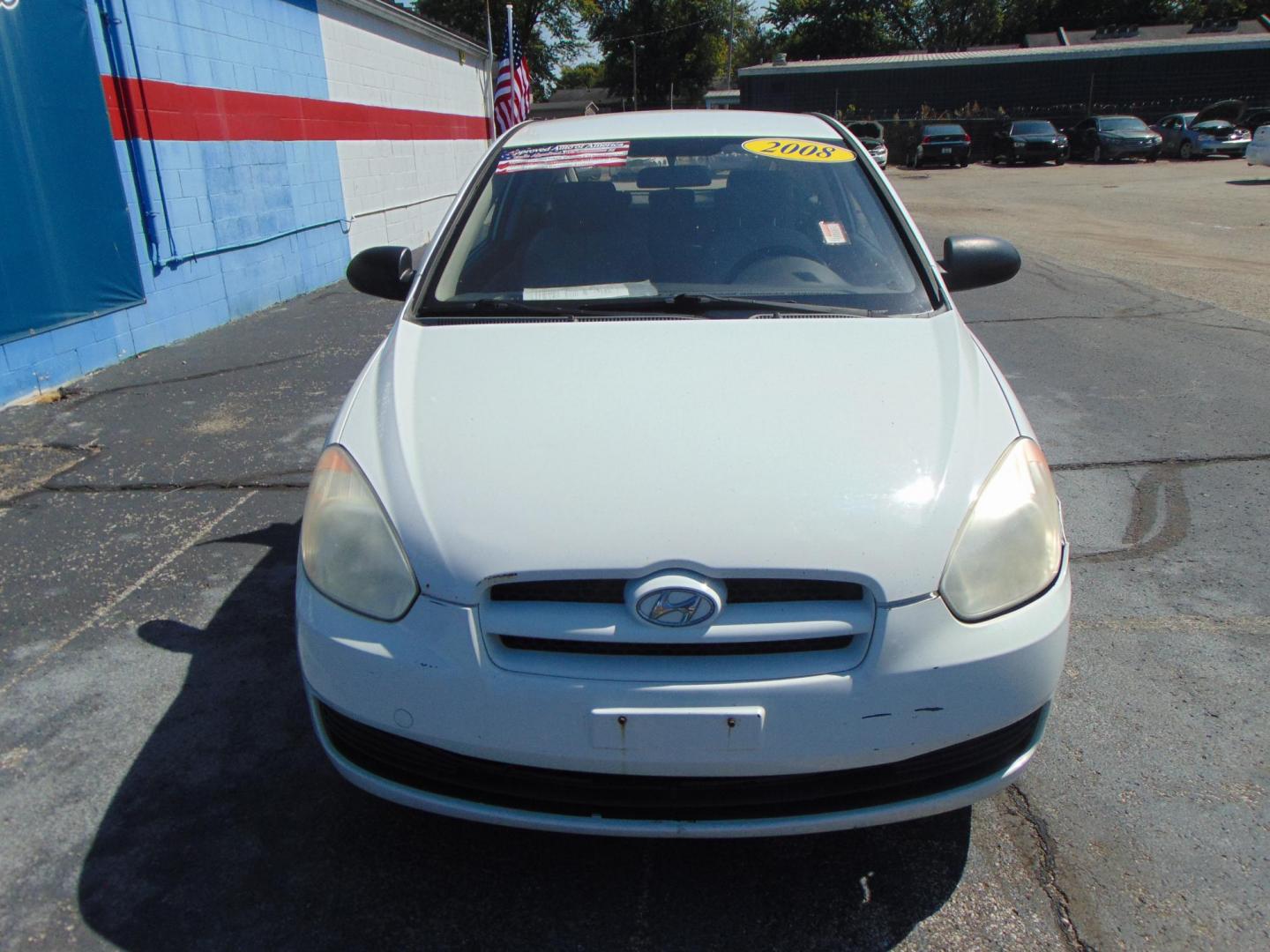 2008 White Hyundai Accent (KMHCM36C88U) with an 4-Cyl 1.6 Liter engine, Automatic, 4-Spd w/Overdrive transmission, located at 2105 Dixie Hwy, Louisville, KY, 40210, (502) 772-3333, 38.220932, -85.795441 - Unable to interpret response, please check raw response - Photo#2