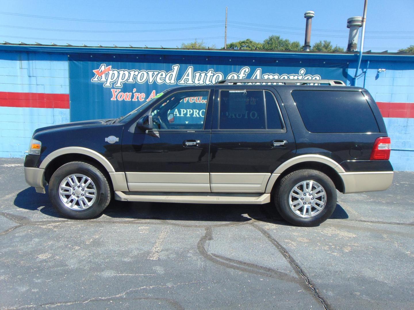 2010 Black Ford Expedition (1FMJU1J51AE) with an V8 Flex Fuel 5.4 Liter engine, Automatic, 6-Spd w/Overdrive transmission, located at 2105 Dixie Hwy, Louisville, KY, 40210, (502) 772-3333, 38.220932, -85.795441 - Photo#0