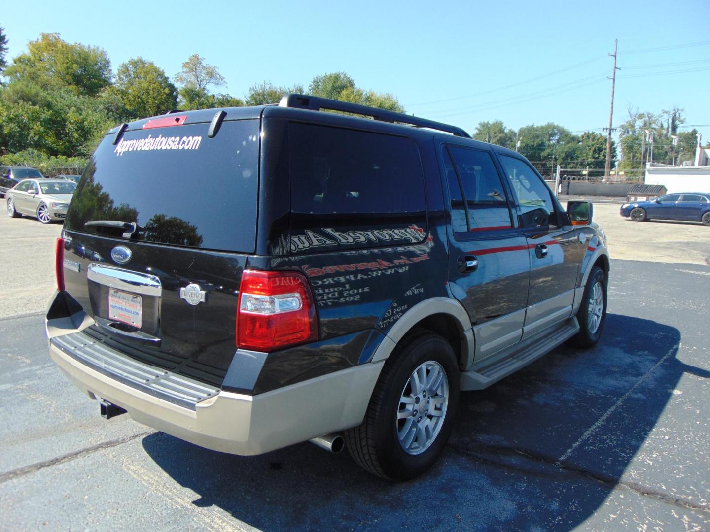 2010 Black Ford Expedition (1FMJU1J51AE) with an V8 Flex Fuel 5.4 Liter engine, Automatic, 6-Spd w/Overdrive transmission, located at 2105 Dixie Hwy, Louisville, KY, 40210, (502) 772-3333, 38.220932, -85.795441 - Photo#4