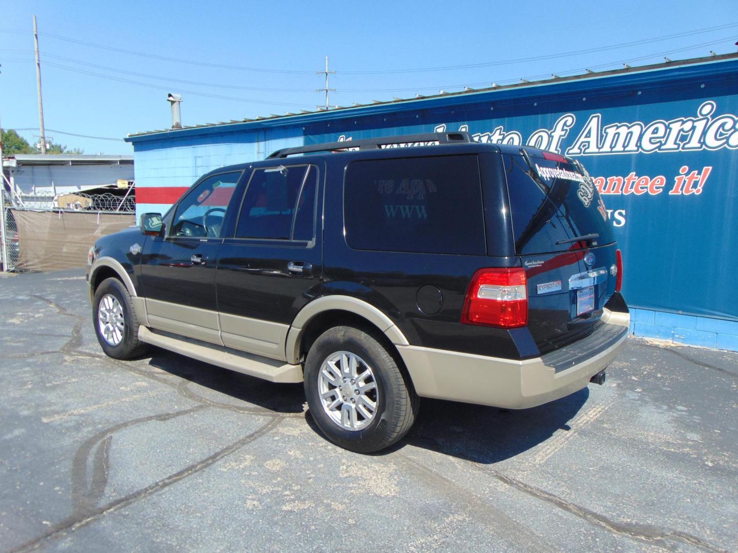 2010 Black Ford Expedition (1FMJU1J51AE) with an V8 Flex Fuel 5.4 Liter engine, Automatic, 6-Spd w/Overdrive transmission, located at 2105 Dixie Hwy, Louisville, KY, 40210, (502) 772-3333, 38.220932, -85.795441 - Photo#7