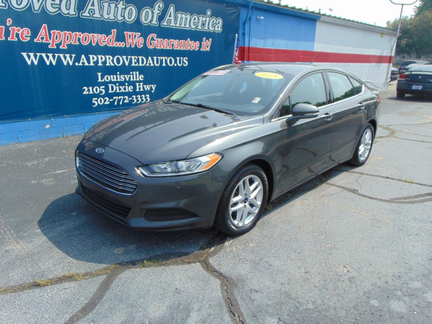 2015 Gray Ford Fusion (3FA6P0HD1FR) with an 4-Cyl 2.5 Liter engine, Auto, 6-Spd w/SelShft transmission, located at 2105 Dixie Hwy, Louisville, KY, 40210, (502) 772-3333, 38.220932, -85.795441 - Photo#1