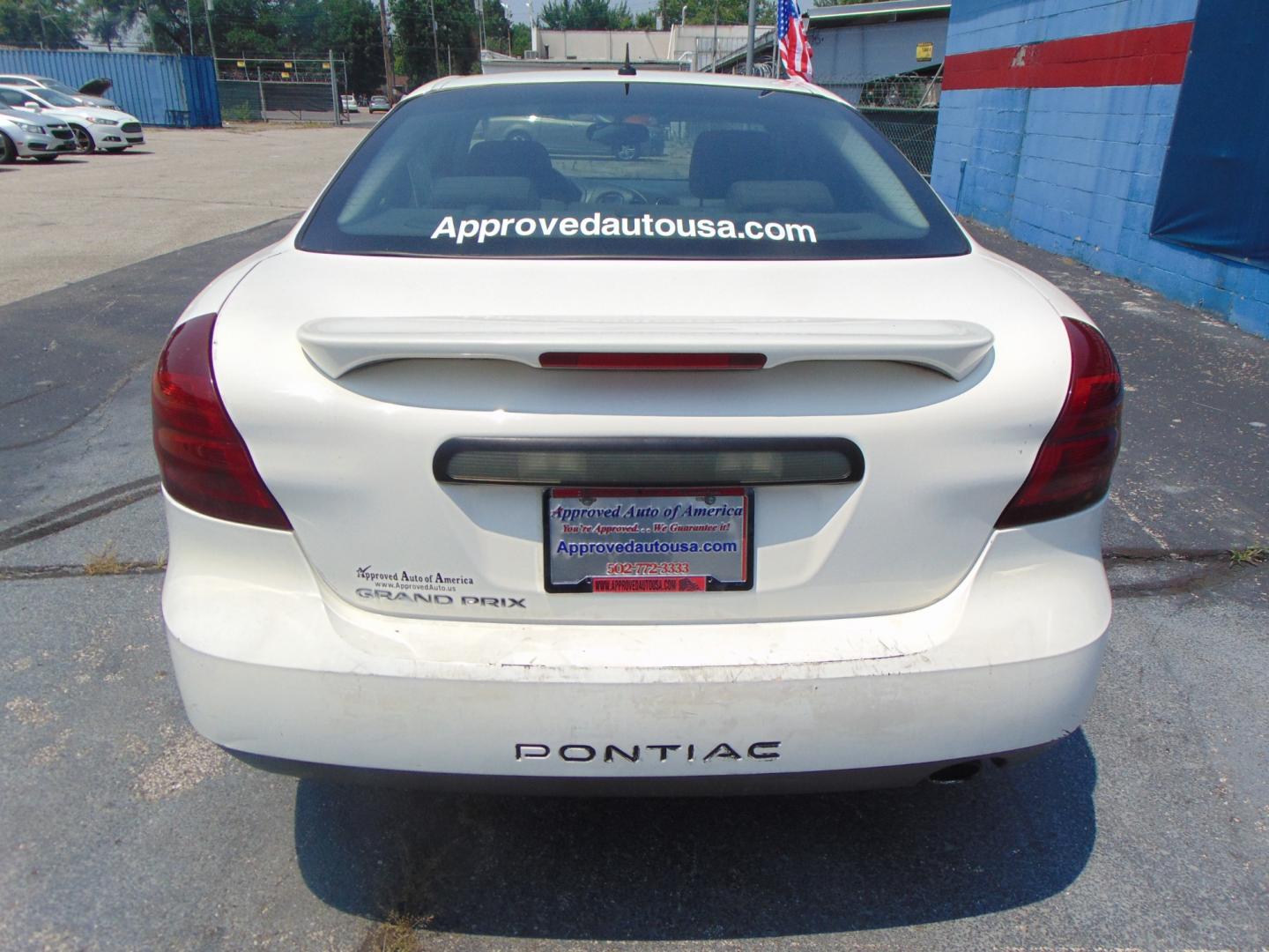 2006 White Pontiac Grand Prix (2G2WP552061) with an V6 3.8 Liter engine, Automatic transmission, located at 2105 Dixie Hwy, Louisville, KY, 40210, (502) 772-3333, 38.220932, -85.795441 - Unable to interpret response, please check raw response - Photo#13