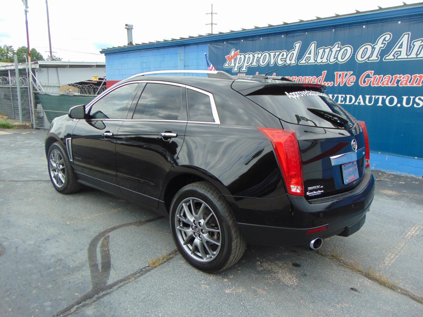 2015 Black Cadillac SRX (3GYFNFE34FS) with an V6 3.6 Liter engine, Automatic, 6-Spd w/Overdrive and TAPshift transmission, located at 2105 Dixie Hwy, Louisville, KY, 40210, (502) 772-3333, 38.220932, -85.795441 - Unable to interpret response, please check raw response - Photo#19