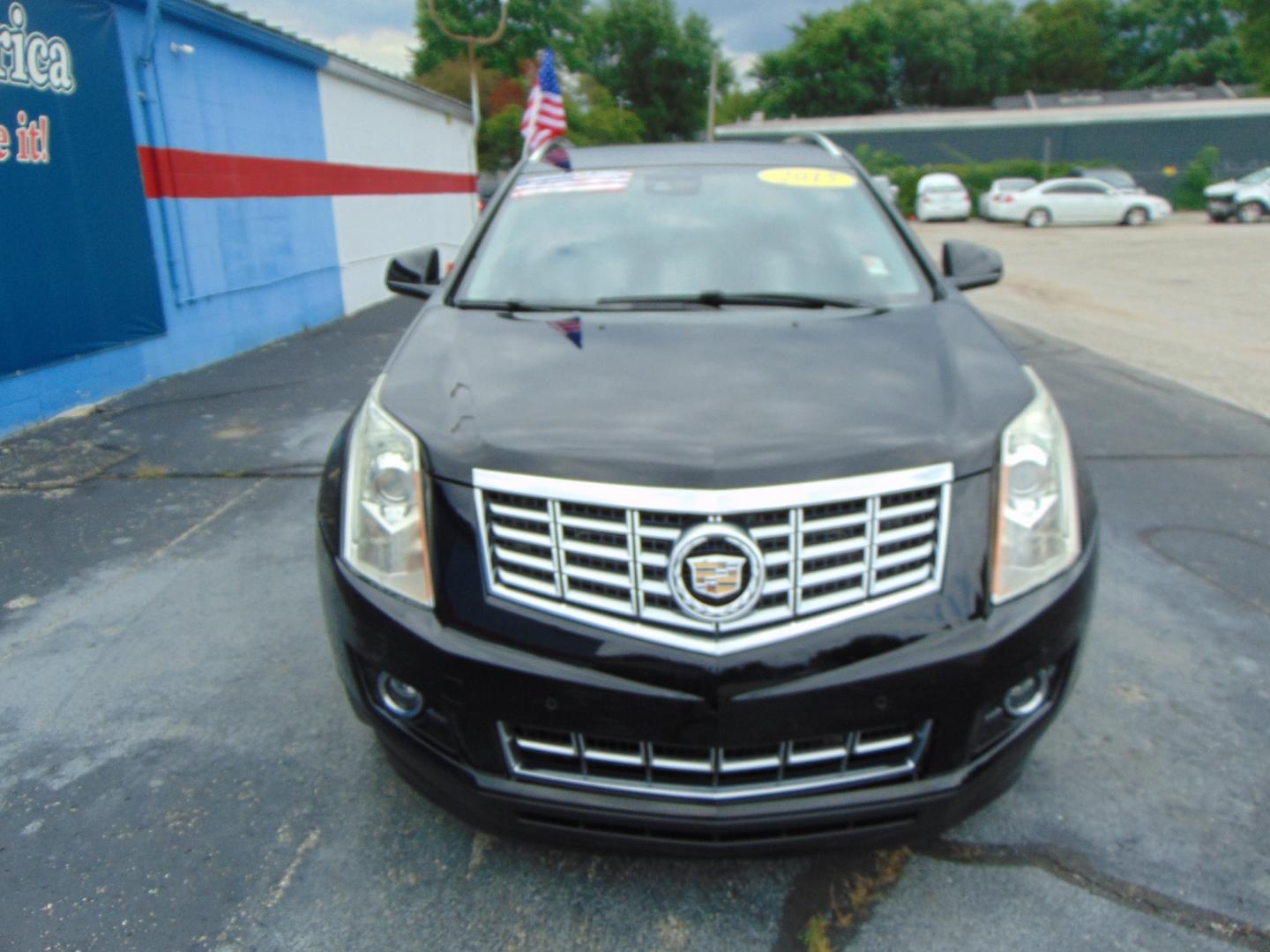 2015 Black Cadillac SRX (3GYFNFE34FS) with an V6 3.6 Liter engine, Automatic, 6-Spd w/Overdrive and TAPshift transmission, located at 2105 Dixie Hwy, Louisville, KY, 40210, (502) 772-3333, 38.220932, -85.795441 - Unable to interpret response, please check raw response - Photo#2