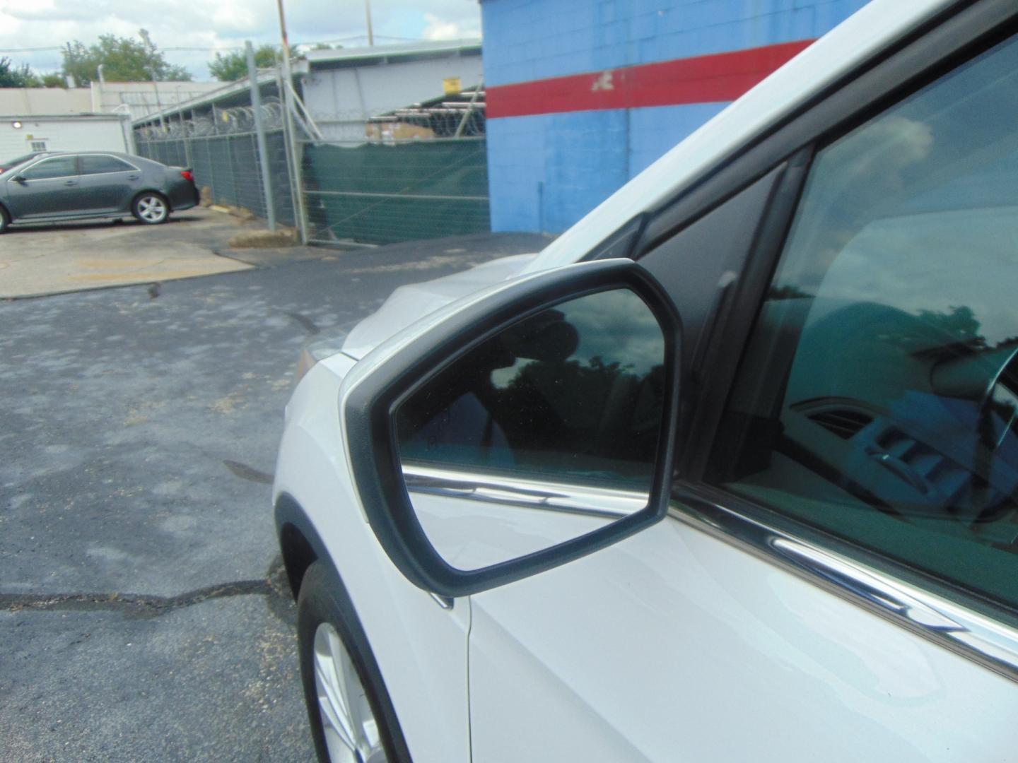 2017 White Ford Escape (1FMCU9GD4HU) with an 4-Cyl EcoBoost 1.5T engine, Auto, 6-Spd w/SelShft transmission, located at 2105 Dixie Hwy, Louisville, KY, 40210, (502) 772-3333, 38.220932, -85.795441 - We're Kentuckiana's Number 1 Buy Here Pay Here and 2nd chance finance dealership! Conveniently located in central Louisville, Kentucky and right across the Ohio river from Southern Indiana we strive to provide clean dependable used cars, trucks, vans and SUV’s with affordable down payments and pay - Photo#1