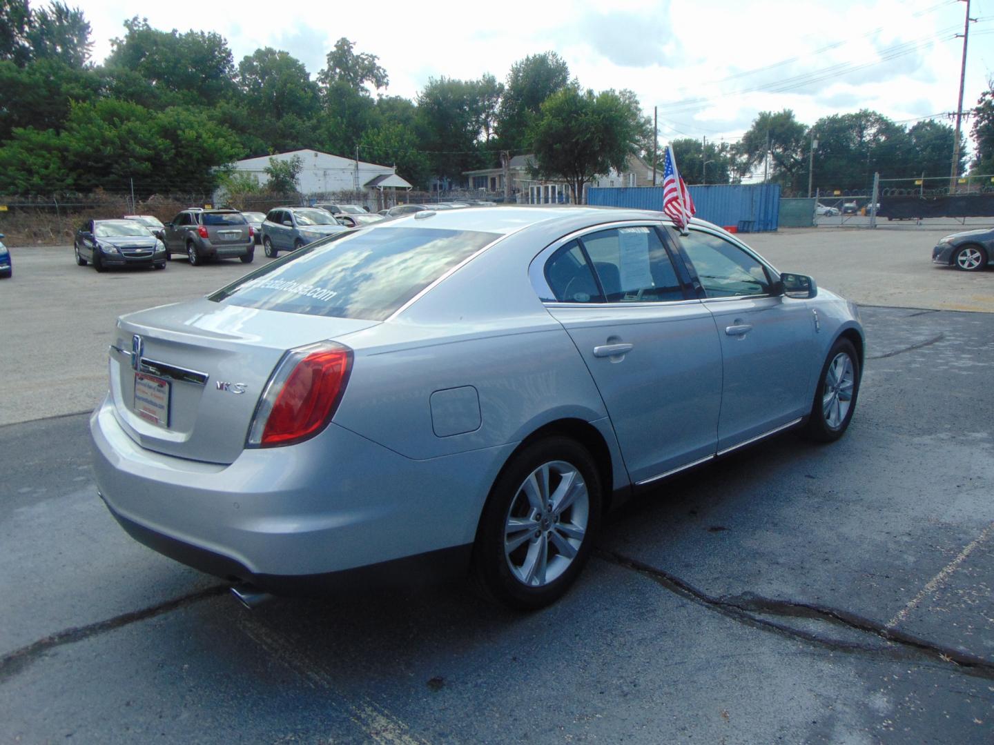 2010 Silver Lincoln MKS (1LNHL9DRXAG) with an V6 3.7 Liter engine, Automatic, 6-Spd w/SelectShift transmission, located at 2105 Dixie Hwy, Louisville, KY, 40210, (502) 772-3333, 38.220932, -85.795441 - We're Kentuckiana's Number 1 Buy Here Pay Here and 2nd chance finance dealership! Conveniently located in central Louisville, Kentucky and right across the Ohio river from Southern Indiana we strive to provide clean dependable used cars, trucks, vans and SUV’s with affordable down payments and pay - Photo#19