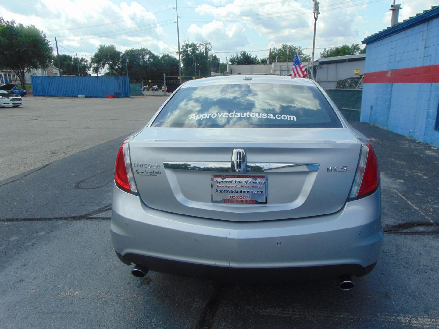 2010 Silver Lincoln MKS (1LNHL9DRXAG) with an V6 3.7 Liter engine, Automatic, 6-Spd w/SelectShift transmission, located at 2105 Dixie Hwy, Louisville, KY, 40210, (502) 772-3333, 38.220932, -85.795441 - We're Kentuckiana's Number 1 Buy Here Pay Here and 2nd chance finance dealership! Conveniently located in central Louisville, Kentucky and right across the Ohio river from Southern Indiana we strive to provide clean dependable used cars, trucks, vans and SUV’s with affordable down payments and pay - Photo#21