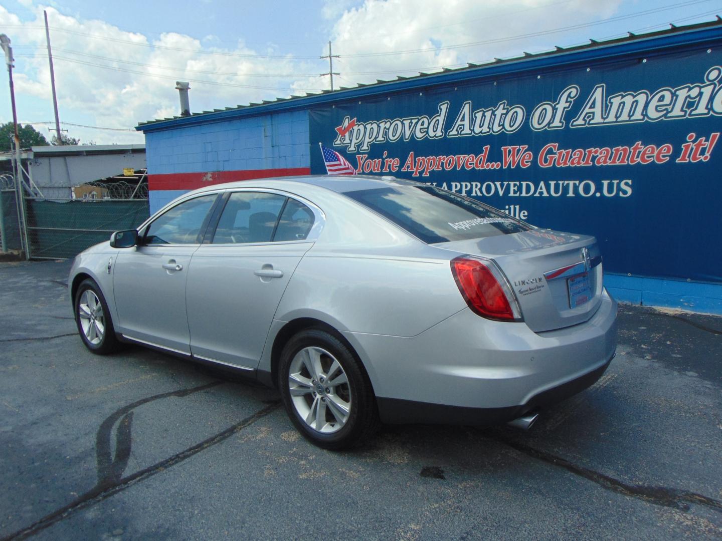 2010 Silver Lincoln MKS (1LNHL9DRXAG) with an V6 3.7 Liter engine, Automatic, 6-Spd w/SelectShift transmission, located at 2105 Dixie Hwy, Louisville, KY, 40210, (502) 772-3333, 38.220932, -85.795441 - We're Kentuckiana's Number 1 Buy Here Pay Here and 2nd chance finance dealership! Conveniently located in central Louisville, Kentucky and right across the Ohio river from Southern Indiana we strive to provide clean dependable used cars, trucks, vans and SUV’s with affordable down payments and pay - Photo#22