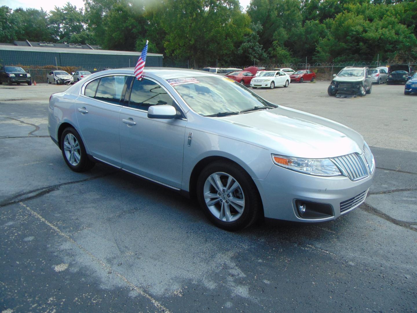 2010 Silver Lincoln MKS (1LNHL9DRXAG) with an V6 3.7 Liter engine, Automatic, 6-Spd w/SelectShift transmission, located at 2105 Dixie Hwy, Louisville, KY, 40210, (502) 772-3333, 38.220932, -85.795441 - We're Kentuckiana's Number 1 Buy Here Pay Here and 2nd chance finance dealership! Conveniently located in central Louisville, Kentucky and right across the Ohio river from Southern Indiana we strive to provide clean dependable used cars, trucks, vans and SUV’s with affordable down payments and pay - Photo#5