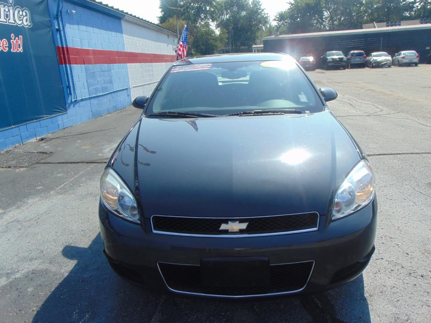 2015 Gray Chevrolet Impala Limited (2G1WC5E36F1) with an V6 3.6 Liter engine, Automatic, 6-Spd transmission, located at 2105 Dixie Hwy, Louisville, KY, 40210, (502) 772-3333, 38.220932, -85.795441 - We're Kentuckiana's Number 1 Buy Here Pay Here and 2nd chance finance dealership! Conveniently located in central Louisville, Kentucky and right across the Ohio river from Southern Indiana we strive to provide clean dependable used cars, trucks, vans and SUV’s with affordable down payments and pay - Photo#4