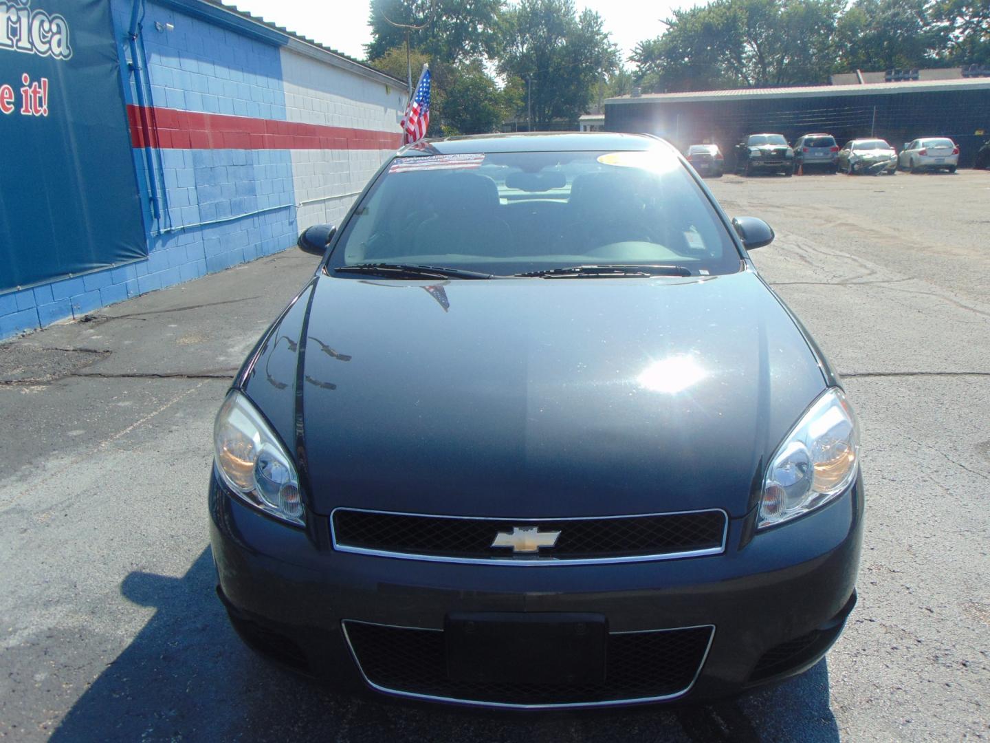 2015 Gray Chevrolet Impala Limited (2G1WC5E36F1) with an V6 3.6 Liter engine, Automatic, 6-Spd transmission, located at 2105 Dixie Hwy, Louisville, KY, 40210, (502) 772-3333, 38.220932, -85.795441 - We're Kentuckiana's Number 1 Buy Here Pay Here and 2nd chance finance dealership! Conveniently located in central Louisville, Kentucky and right across the Ohio river from Southern Indiana we strive to provide clean dependable used cars, trucks, vans and SUV’s with affordable down payments and pay - Photo#5