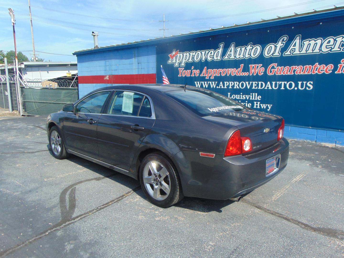 2010 Gray Chevrolet Malibu (1G1ZC5EBXA4) with an 4-Cyl 2.4 Liter engine, Auto, 6-Spd Overdrive and TAPshft transmission, located at 2105 Dixie Hwy, Louisville, KY, 40210, (502) 772-3333, 38.220932, -85.795441 - We're Kentuckiana's Number 1 Buy Here Pay Here and 2nd chance finance dealership! Conveniently located in central Louisville, Kentucky and right across the Ohio river from Southern Indiana we strive to provide clean dependable used cars, trucks, vans and SUV’s with affordable down payments and pay - Photo#19