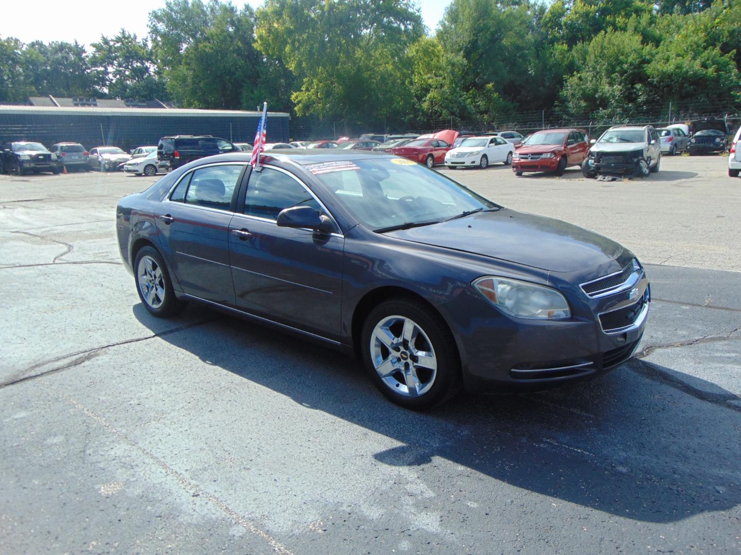 2010 Gray Chevrolet Malibu (1G1ZC5EBXA4) with an 4-Cyl 2.4 Liter engine, Auto, 6-Spd Overdrive and TAPshft transmission, located at 2105 Dixie Hwy, Louisville, KY, 40210, (502) 772-3333, 38.220932, -85.795441 - We're Kentuckiana's Number 1 Buy Here Pay Here and 2nd chance finance dealership! Conveniently located in central Louisville, Kentucky and right across the Ohio river from Southern Indiana we strive to provide clean dependable used cars, trucks, vans and SUV’s with affordable down payments and pay - Photo#5