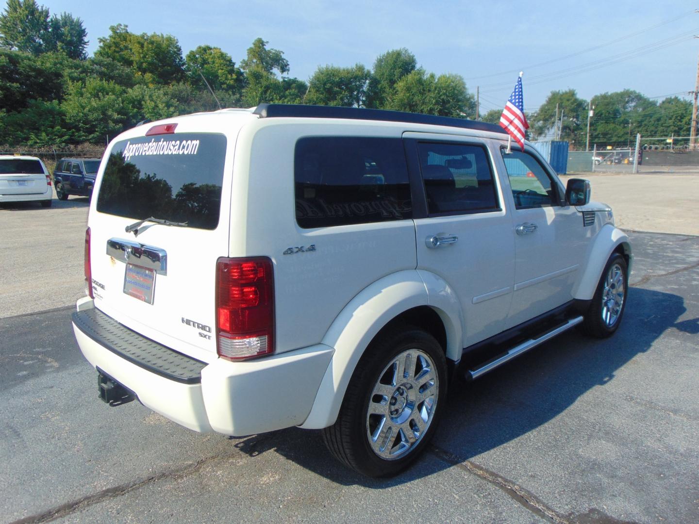 2010 White Dodge Nitro (1D4PU5GX6AW) with an V6 3.7 Liter engine, Automatic, 4-Spd w/Overdrive transmission, located at 2105 Dixie Hwy, Louisville, KY, 40210, (502) 772-3333, 38.220932, -85.795441 - We're Kentuckiana's Number 1 Buy Here Pay Here and 2nd chance finance dealership! Conveniently located in central Louisville, Kentucky and right across the Ohio river from Southern Indiana we strive to provide clean dependable used cars, trucks, vans and SUV’s with affordable down payments and pay - Photo#15