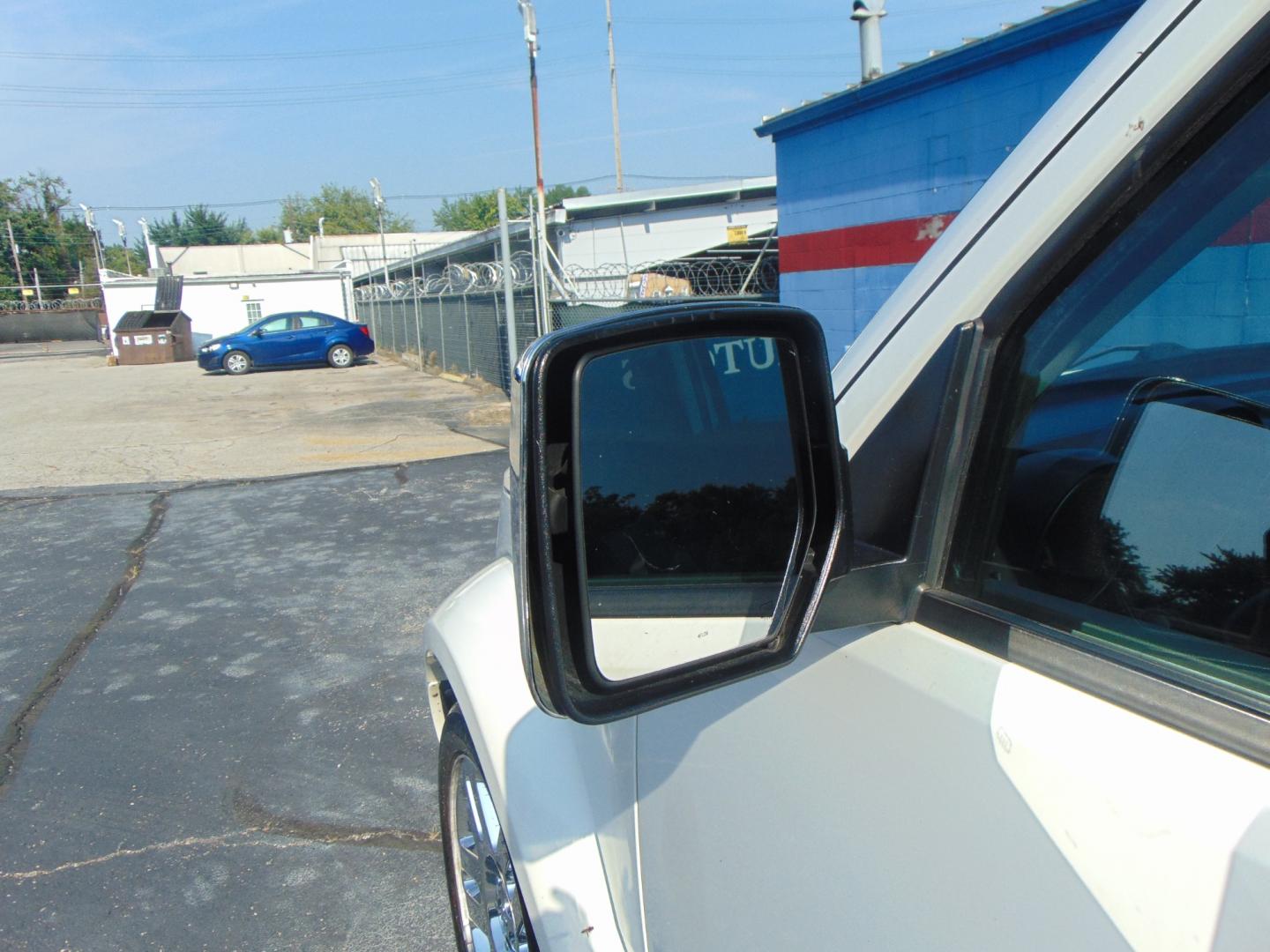 2010 White Dodge Nitro (1D4PU5GX6AW) with an V6 3.7 Liter engine, Automatic, 4-Spd w/Overdrive transmission, located at 2105 Dixie Hwy, Louisville, KY, 40210, (502) 772-3333, 38.220932, -85.795441 - We're Kentuckiana's Number 1 Buy Here Pay Here and 2nd chance finance dealership! Conveniently located in central Louisville, Kentucky and right across the Ohio river from Southern Indiana we strive to provide clean dependable used cars, trucks, vans and SUV’s with affordable down payments and pay - Photo#1