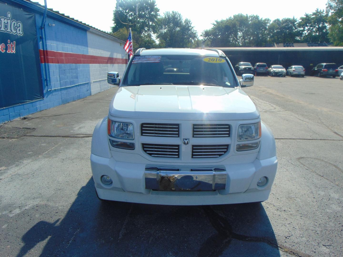 2010 White Dodge Nitro (1D4PU5GX6AW) with an V6 3.7 Liter engine, Automatic, 4-Spd w/Overdrive transmission, located at 2105 Dixie Hwy, Louisville, KY, 40210, (502) 772-3333, 38.220932, -85.795441 - We're Kentuckiana's Number 1 Buy Here Pay Here and 2nd chance finance dealership! Conveniently located in central Louisville, Kentucky and right across the Ohio river from Southern Indiana we strive to provide clean dependable used cars, trucks, vans and SUV’s with affordable down payments and pay - Photo#4