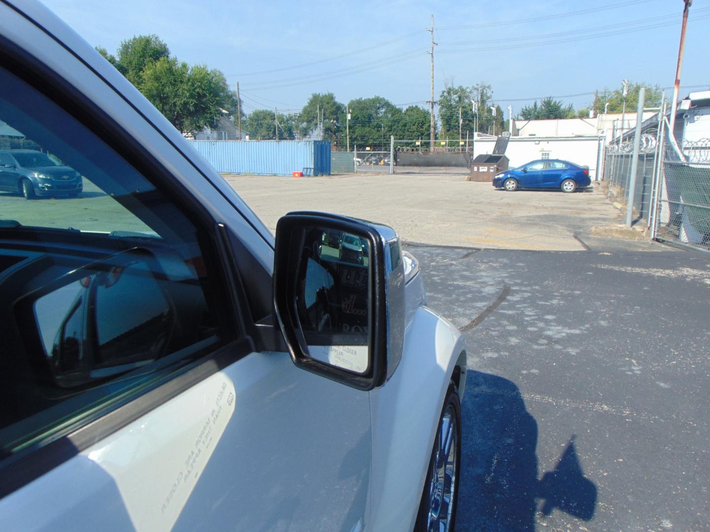 2010 White Dodge Nitro (1D4PU5GX6AW) with an V6 3.7 Liter engine, Automatic, 4-Spd w/Overdrive transmission, located at 2105 Dixie Hwy, Louisville, KY, 40210, (502) 772-3333, 38.220932, -85.795441 - We're Kentuckiana's Number 1 Buy Here Pay Here and 2nd chance finance dealership! Conveniently located in central Louisville, Kentucky and right across the Ohio river from Southern Indiana we strive to provide clean dependable used cars, trucks, vans and SUV’s with affordable down payments and pay - Photo#7