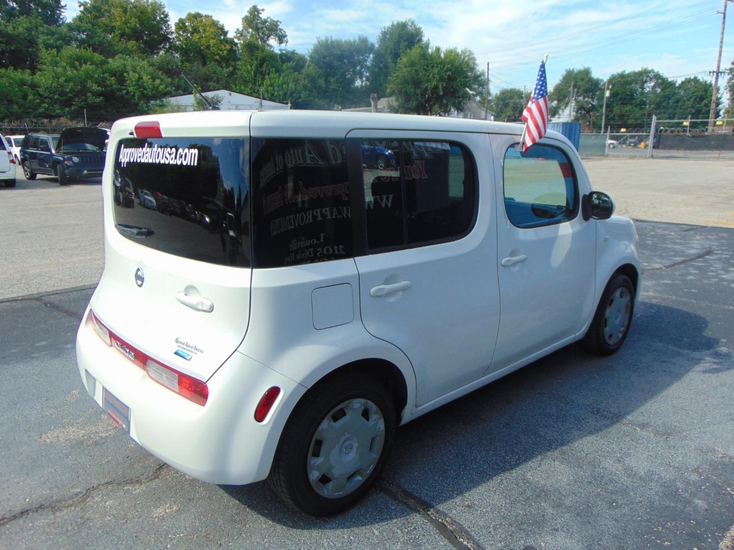 2013 White Nissan cube (JN8AZ2KRXDT) with an 4-Cyl 1.8 Liter engine, Automatic, CVT transmission, located at 2105 Dixie Hwy, Louisville, KY, 40210, (502) 772-3333, 38.220932, -85.795441 - We're Kentuckiana's Number 1 Buy Here Pay Here and 2nd chance finance dealership! Conveniently located in central Louisville, Kentucky and right across the Ohio river from Southern Indiana we strive to provide clean dependable used cars, trucks, vans and SUV’s with affordable down payments and pay - Photo#15