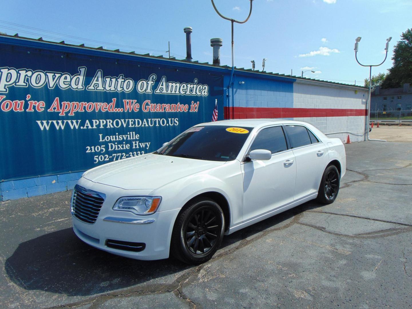 2014 White Chrysler 300 (2C3CCAAG7EH) with an V6 Flex Fuel 3.6 Liter engine, Automatic, 8-Spd transmission, located at 2105 Dixie Hwy, Louisville, KY, 40210, (502) 772-3333, 38.220932, -85.795441 - Photo#1