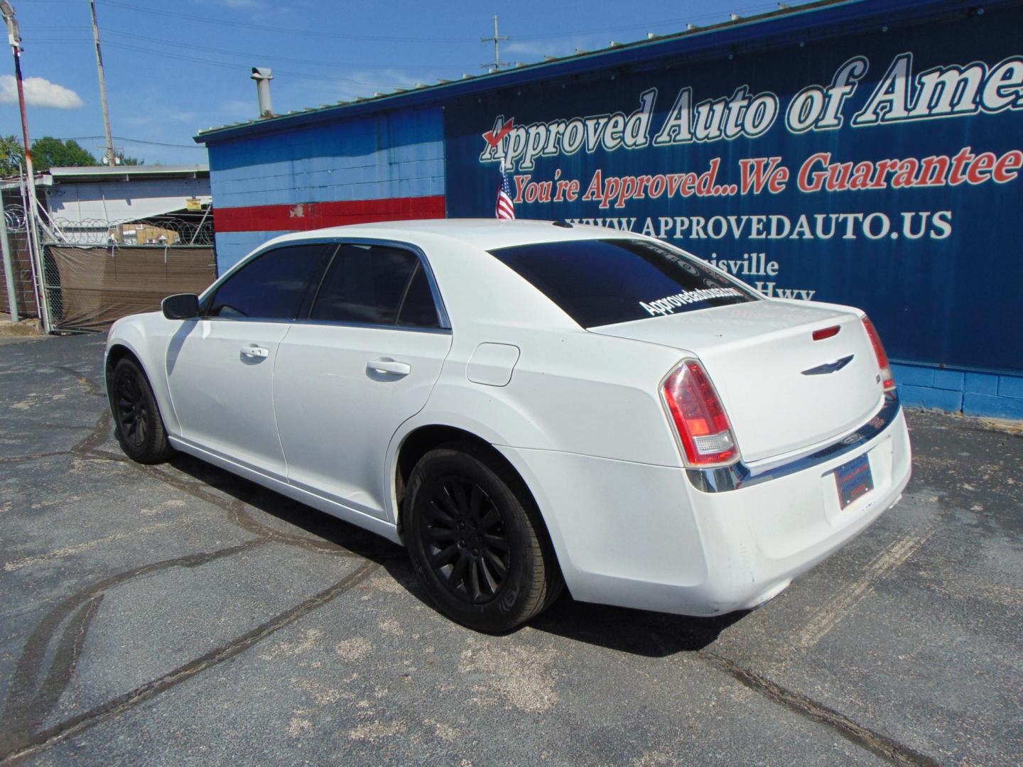 2014 White Chrysler 300 (2C3CCAAG7EH) with an V6 Flex Fuel 3.6 Liter engine, Automatic, 8-Spd transmission, located at 2105 Dixie Hwy, Louisville, KY, 40210, (502) 772-3333, 38.220932, -85.795441 - Photo#6