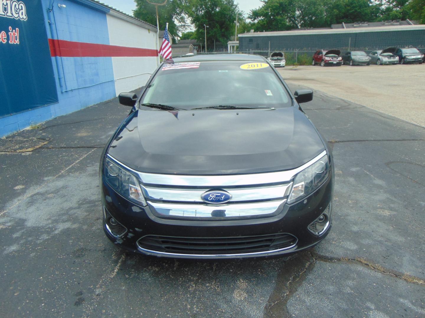 2011 Ford Fusion (3FAHP0JA1BR) , located at 2105 Dixie Hwy, Louisville, KY, 40210, (502) 772-3333, 38.220932, -85.795441 - Photo#2