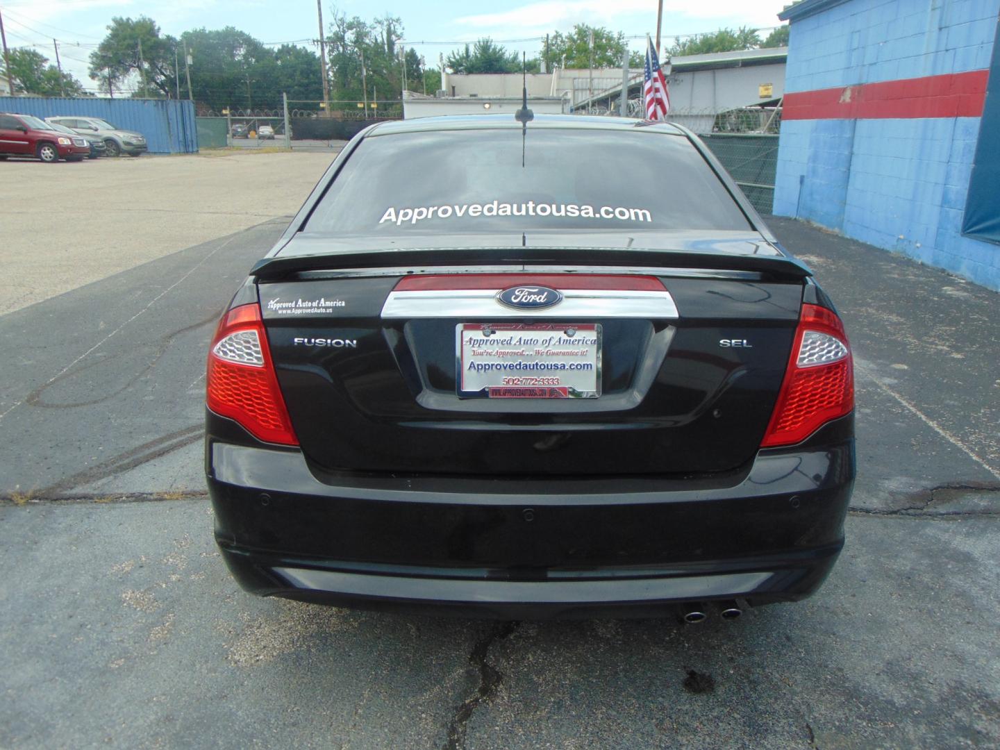 2011 Ford Fusion (3FAHP0JA1BR) , located at 2105 Dixie Hwy, Louisville, KY, 40210, (502) 772-3333, 38.220932, -85.795441 - Photo#5