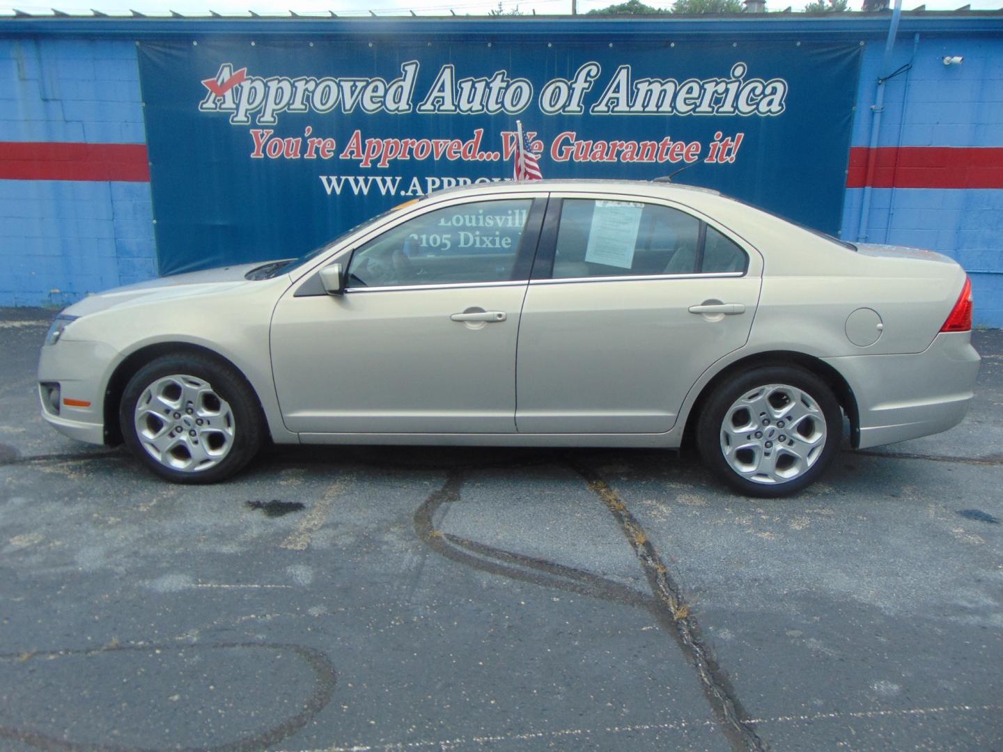 2010 Ford Fusion (3FAHP0HA3AR) , located at 2105 Dixie Hwy, Louisville, KY, 40210, (502) 772-3333, 38.220932, -85.795441 - Photo#0