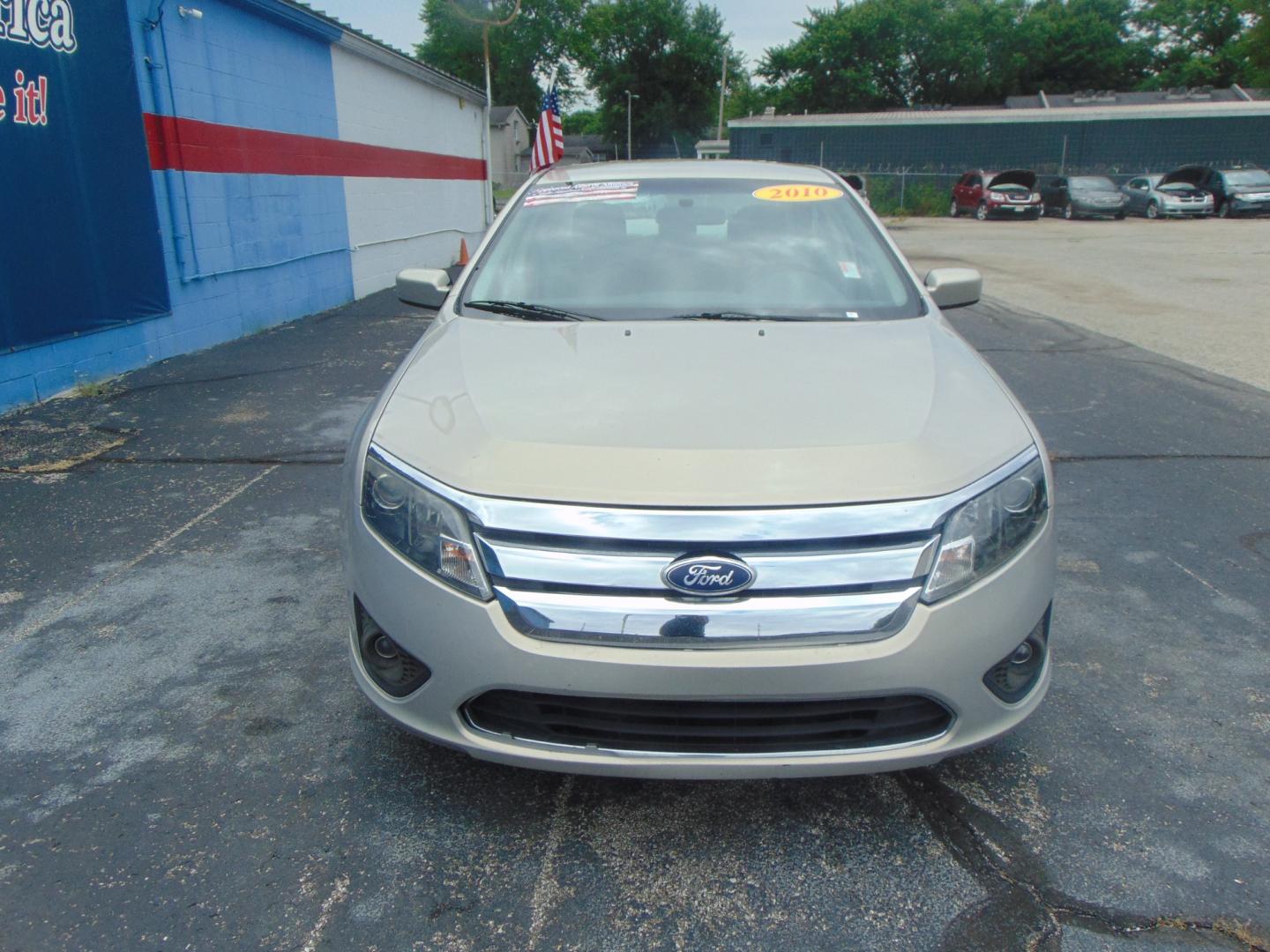 2010 Ford Fusion (3FAHP0HA3AR) , located at 2105 Dixie Hwy, Louisville, KY, 40210, (502) 772-3333, 38.220932, -85.795441 - Photo#2