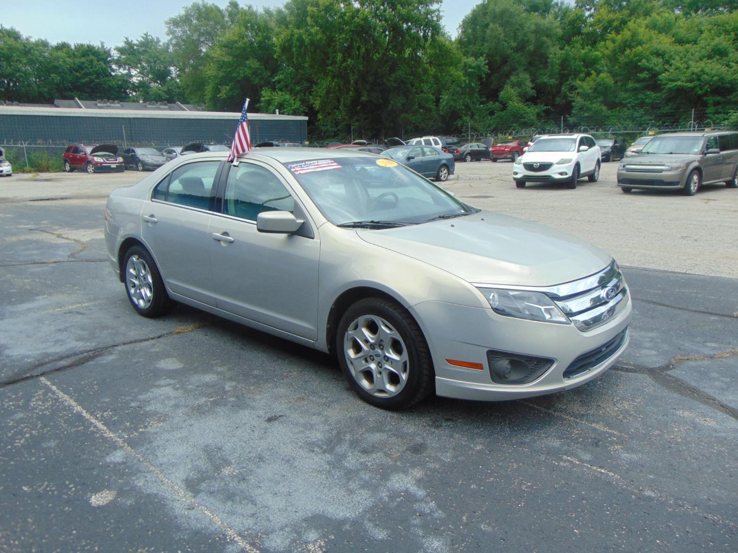 2010 Ford Fusion (3FAHP0HA3AR) , located at 2105 Dixie Hwy, Louisville, KY, 40210, (502) 772-3333, 38.220932, -85.795441 - Photo#3