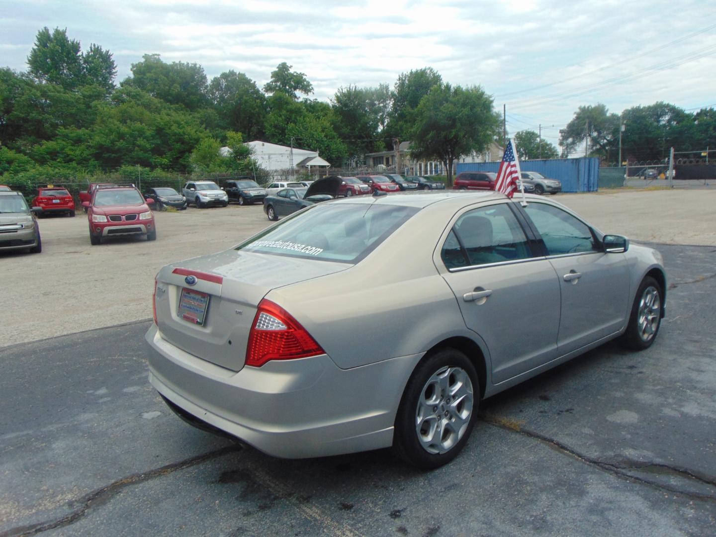 2010 Ford Fusion (3FAHP0HA3AR) , located at 2105 Dixie Hwy, Louisville, KY, 40210, (502) 772-3333, 38.220932, -85.795441 - Photo#4