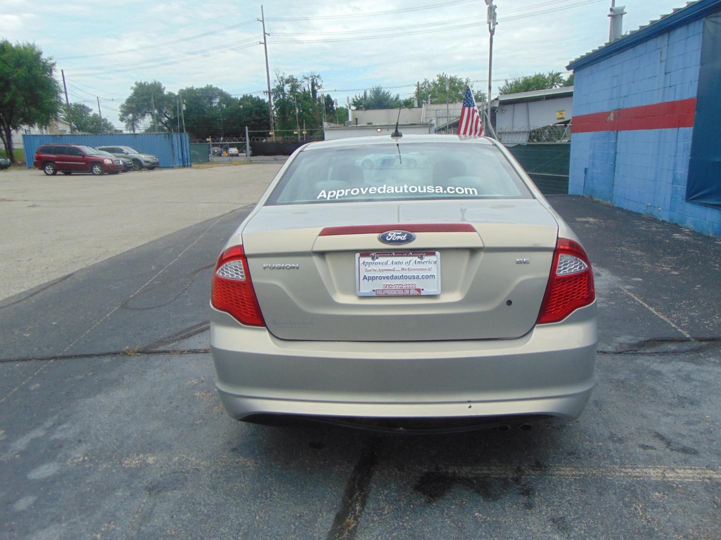 2010 Ford Fusion (3FAHP0HA3AR) , located at 2105 Dixie Hwy, Louisville, KY, 40210, (502) 772-3333, 38.220932, -85.795441 - Photo#5