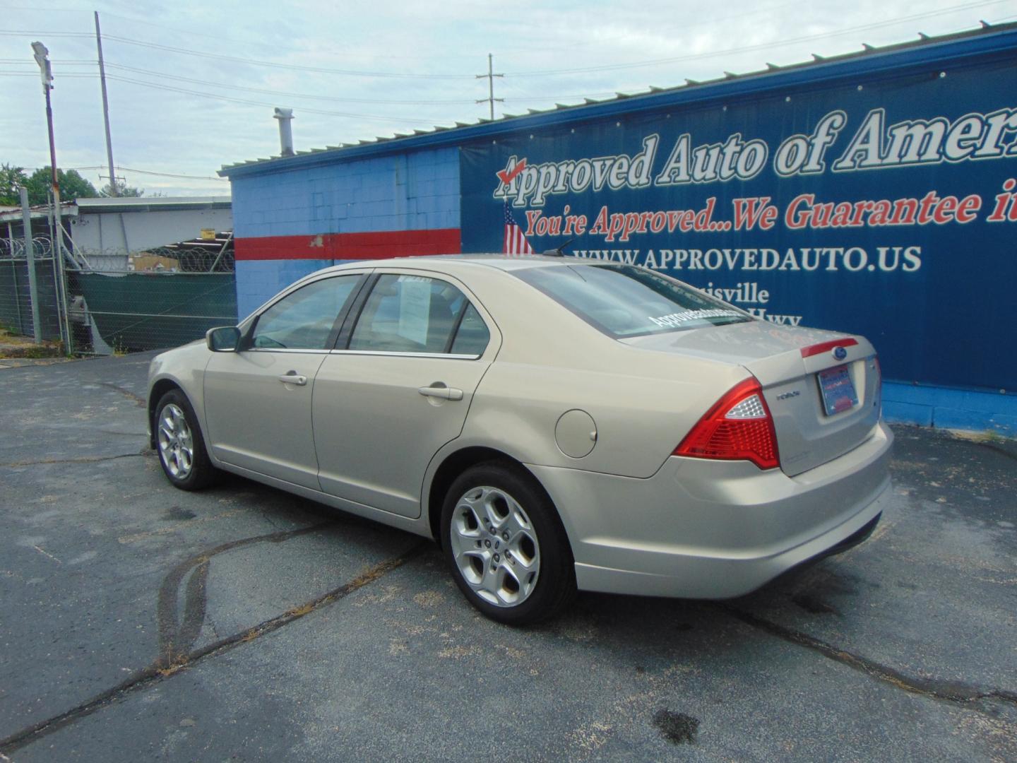 2010 Ford Fusion (3FAHP0HA3AR) , located at 2105 Dixie Hwy, Louisville, KY, 40210, (502) 772-3333, 38.220932, -85.795441 - Photo#6