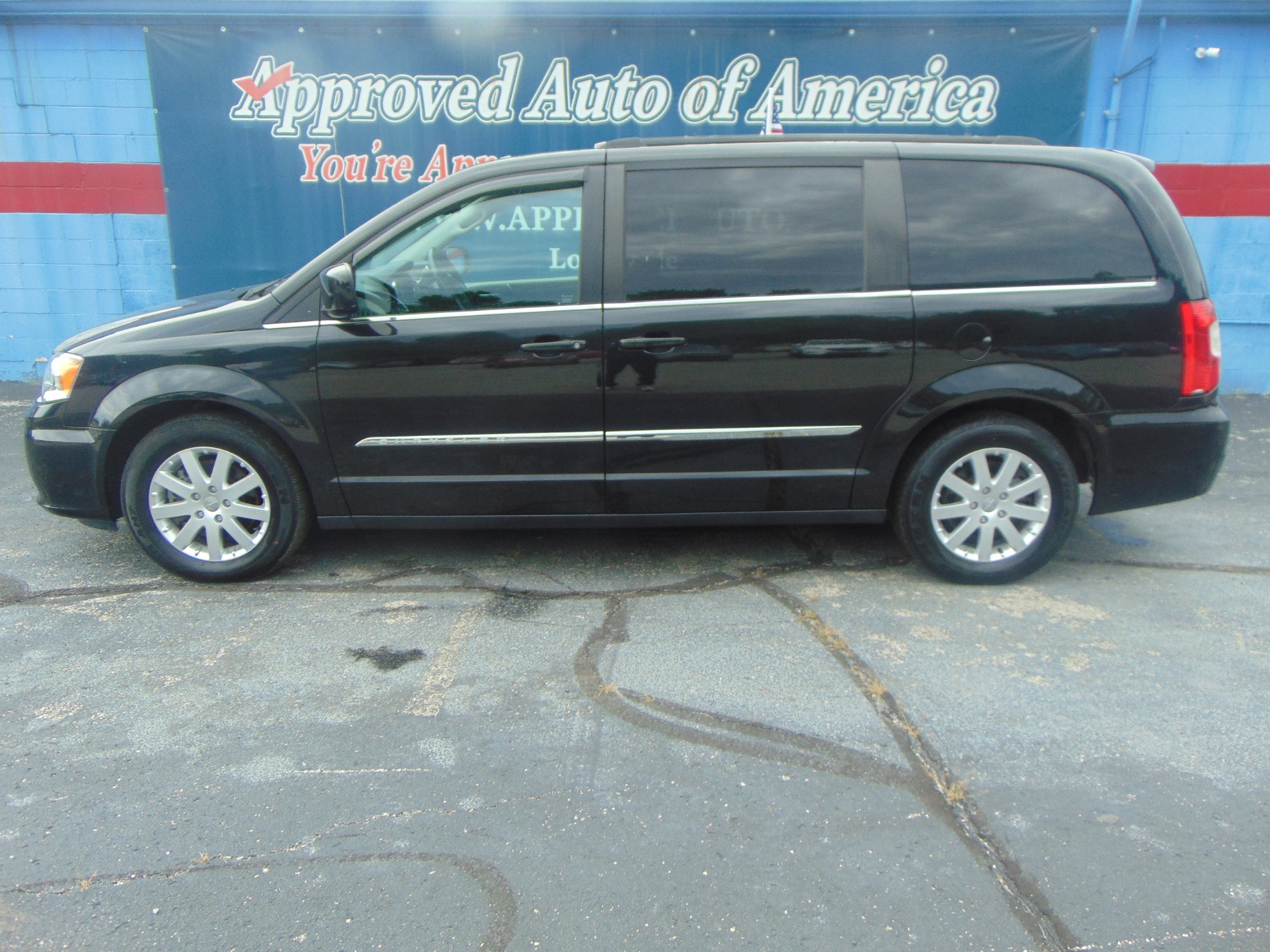 photo of 2016 Chrysler Town & Country Touring