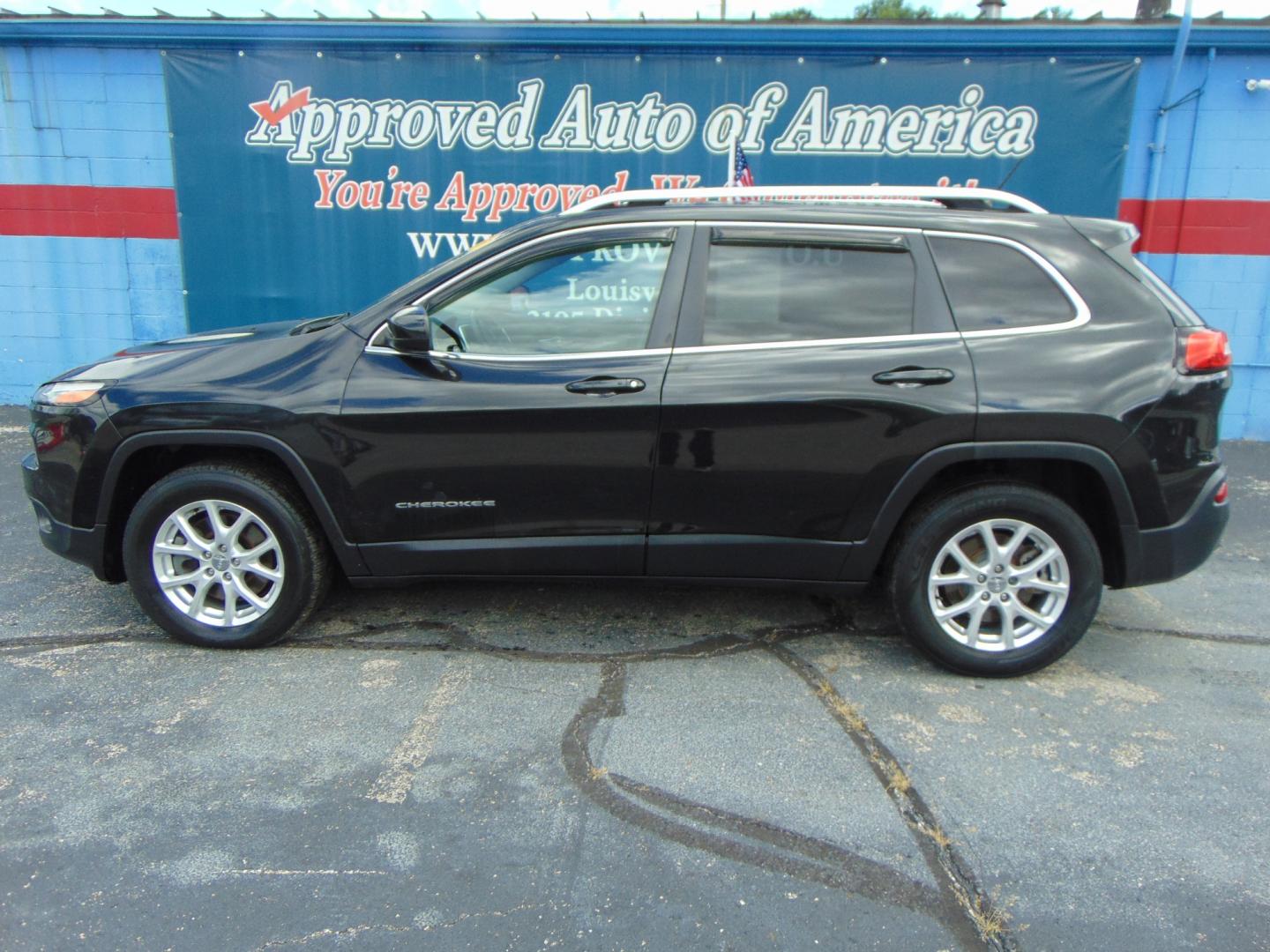 2015 Jeep Cherokee (1C4PJMCB0FW) , located at 2105 Dixie Hwy, Louisville, KY, 40210, (502) 772-3333, 38.220932, -85.795441 - Photo#0