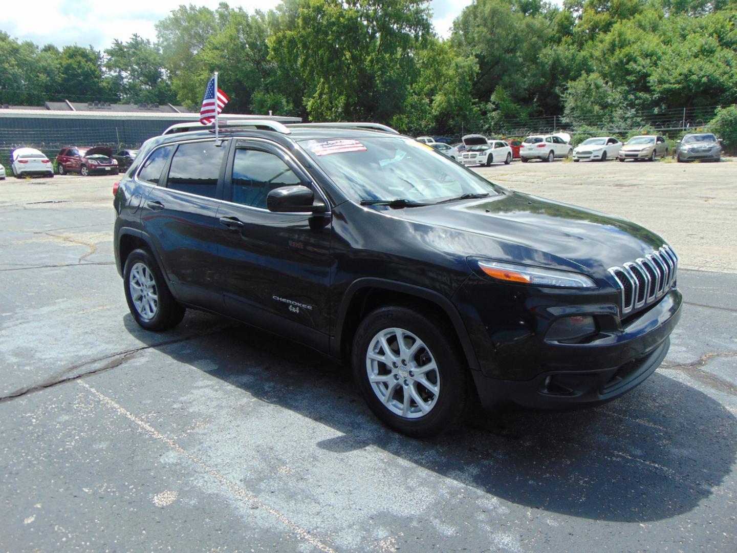 2015 Jeep Cherokee (1C4PJMCB0FW) , located at 2105 Dixie Hwy, Louisville, KY, 40210, (502) 772-3333, 38.220932, -85.795441 - Photo#3