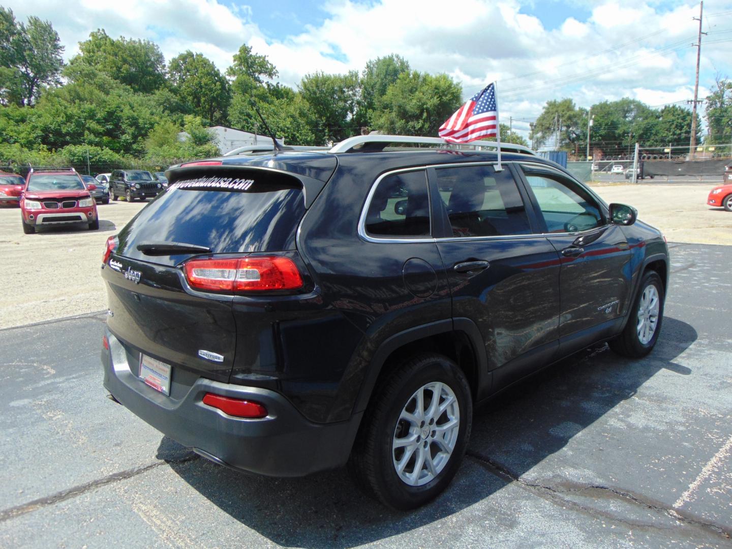 2015 Jeep Cherokee (1C4PJMCB0FW) , located at 2105 Dixie Hwy, Louisville, KY, 40210, (502) 772-3333, 38.220932, -85.795441 - Photo#4