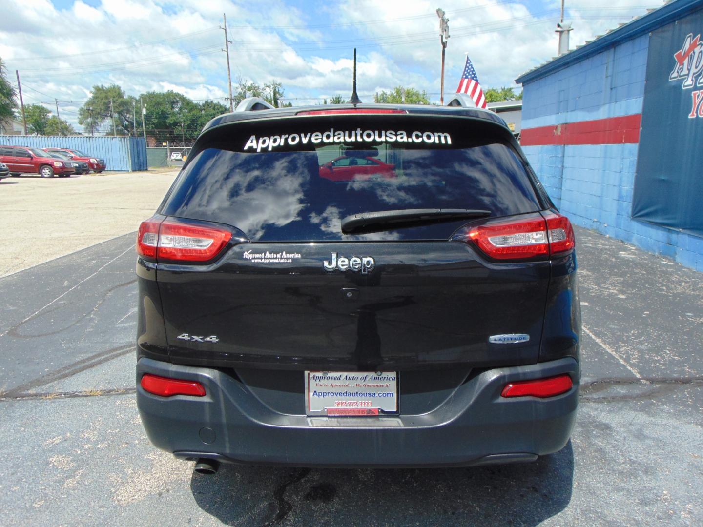 2015 Jeep Cherokee (1C4PJMCB0FW) , located at 2105 Dixie Hwy, Louisville, KY, 40210, (502) 772-3333, 38.220932, -85.795441 - Photo#5