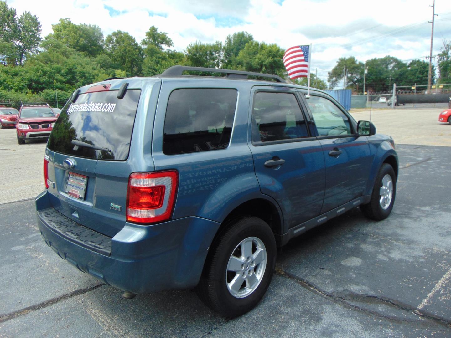 2010 Ford Escape (1FMCU0DG4AK) , located at 2105 Dixie Hwy, Louisville, KY, 40210, (502) 772-3333, 38.220932, -85.795441 - Photo#4