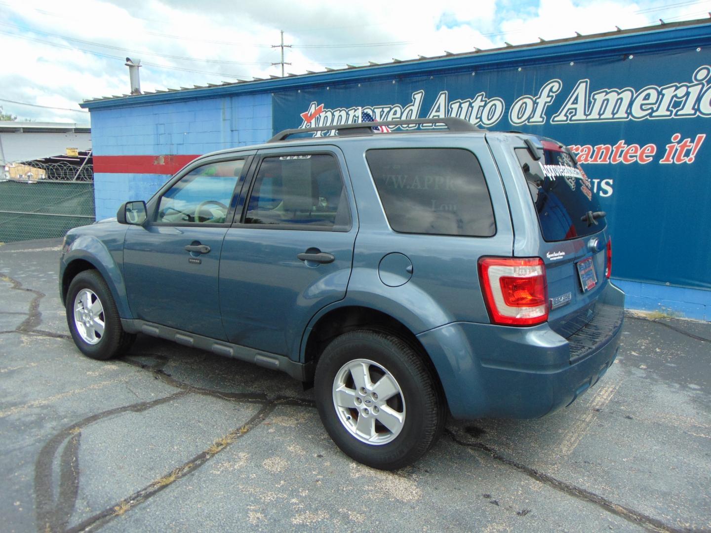 2010 Ford Escape (1FMCU0DG4AK) , located at 2105 Dixie Hwy, Louisville, KY, 40210, (502) 772-3333, 38.220932, -85.795441 - Photo#6